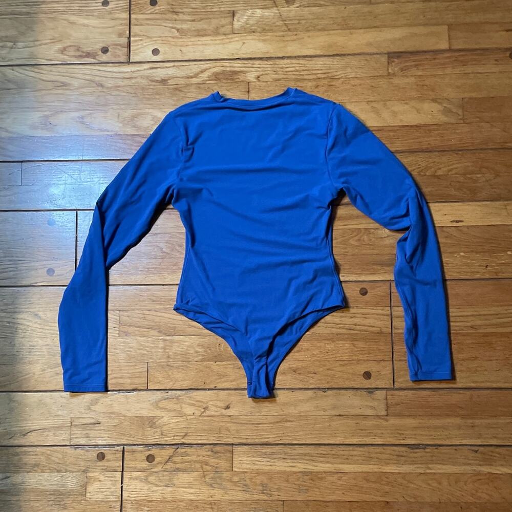 SKIMS Fits Everybody Long Sleeve Crew Neck Bodysuit! - Picture 3 of 12